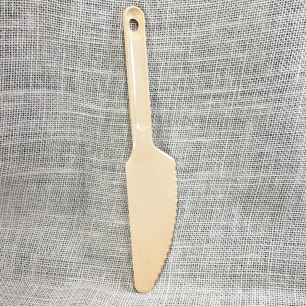 Tupperware Knife‎ Cake Pie Slicer Server #1819 Almond Beige USA Vintage